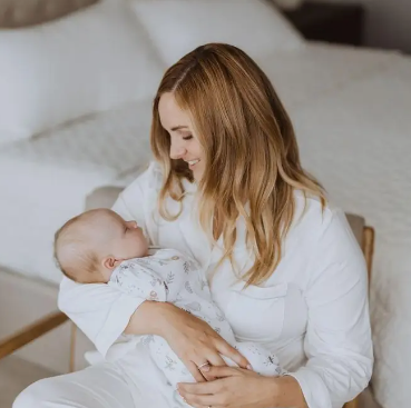 NEWBORN SNUG SWADDLE 0-3 MONTHS