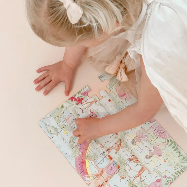 ADORED ILLUSTRATIONS - THE ENCHANTING PUZZLE