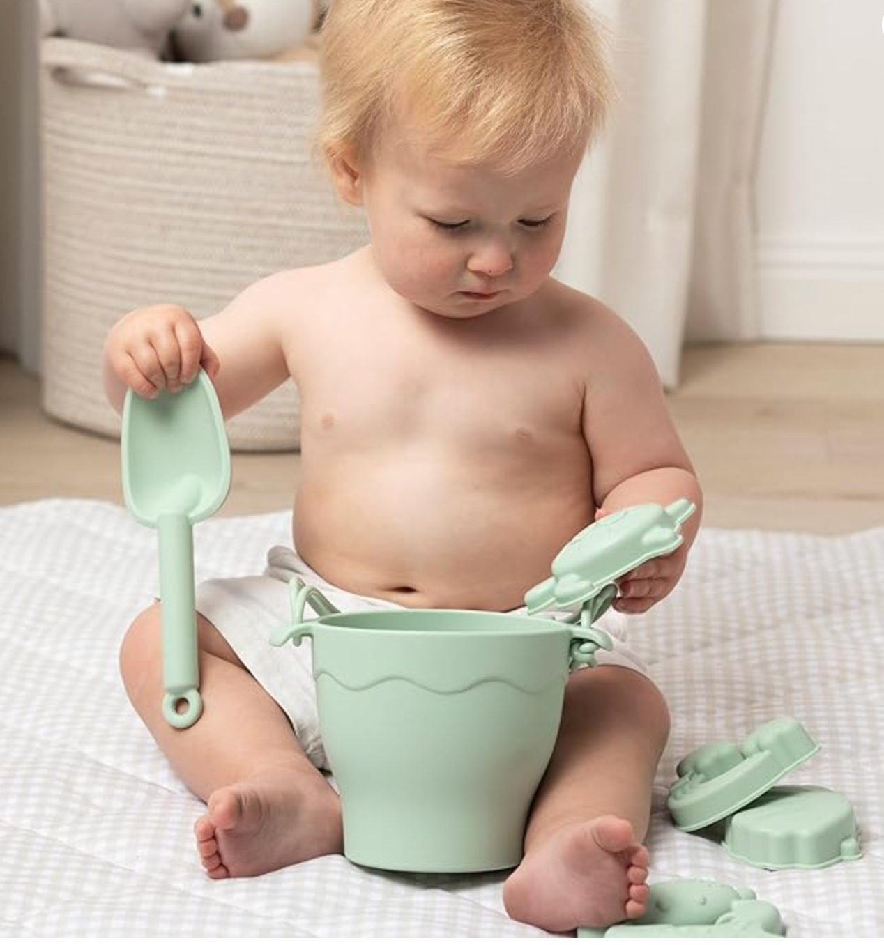 8pc SILICONE BUCKET & SPACE SET LIGHT SAGE
