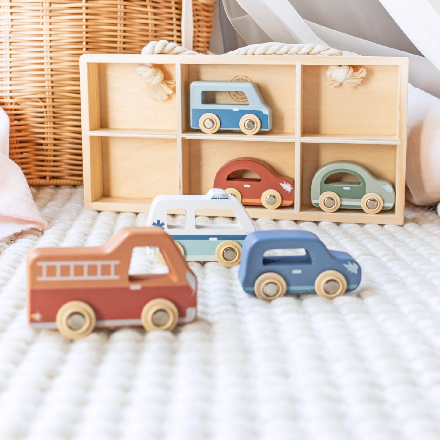 Car display case with 6 vehicles